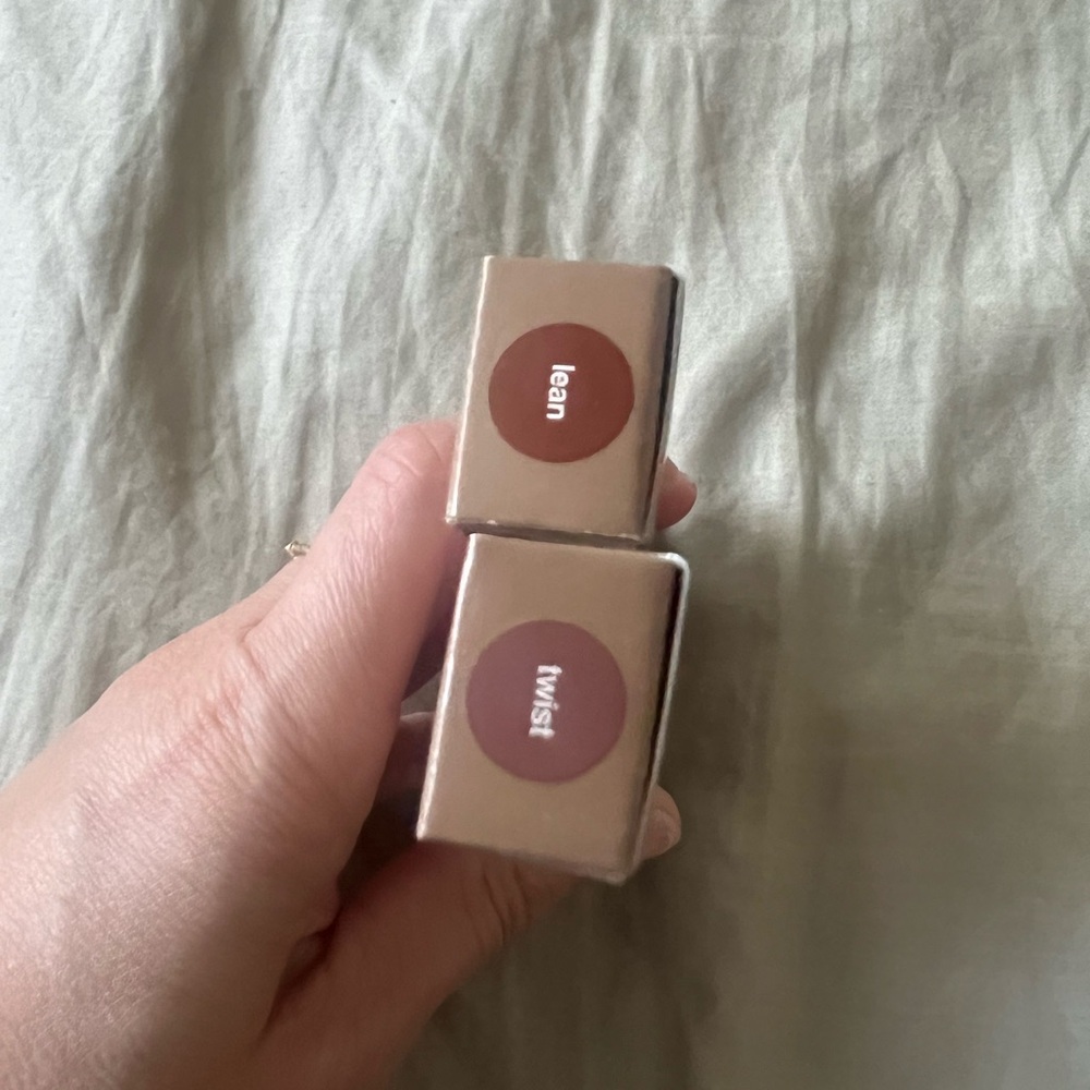 Rhode Peptide Lip Shape - Set Lean and Twist